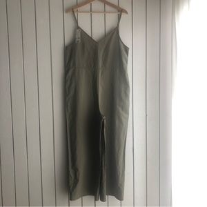 Uniqlo Linen Blend Camisole pocket Jumpsuit with a tag